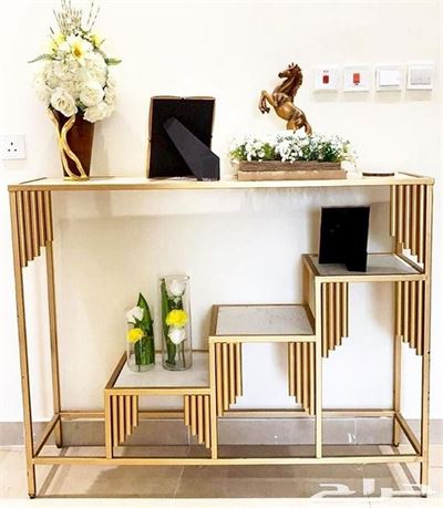 * Khám phá vẻ đẹp sang trọng và đẳng cấp với bàn trang trí inox mạ vàng, nơi mỗi chi tiết đều tỏa sáng trong không gian sống của bạn!