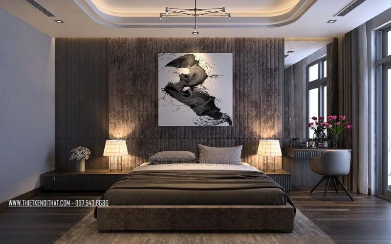 Tranh ốp tường nghệ thuật tạo điểm nhấn độc đáo cho phòng ngủ master hiện đại.